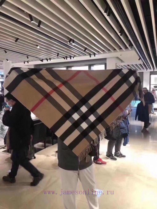 A very rare item - Bur's most geometric cashmere triangle scarf. It is very suitable for sha4xc00j4v - Image 16