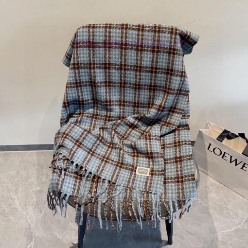 Burberry is a classic style that has been popular for N years. Trendy people have several Buc5u4pigk