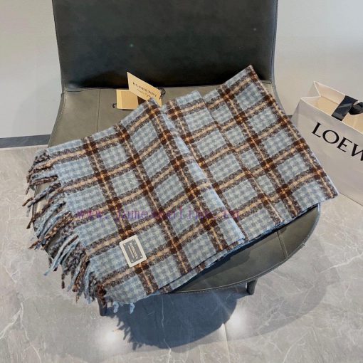 Burberry is a classic style that has been popular for N years. Trendy people have several Buc5u4pigk - Image 8