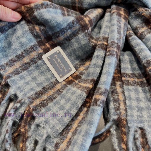 Burberry is a classic style that has been popular for N years. Trendy people have several Buc5u4pigk - Image 9