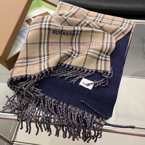 Burberry is a classic style that has been popular for N years. Trendy people have several Bu71gre9y5 - Image 4