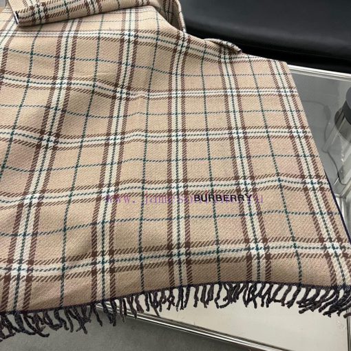 Burberry is a classic style that has been popular for N years. Trendy people have several Bu71gre9y5 - Image 13