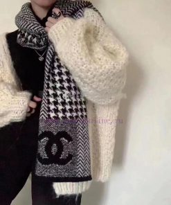 CHANEL Knitted Long Scarf is a top-notch original product that is unparalleled in beauty. Thd8m76vku