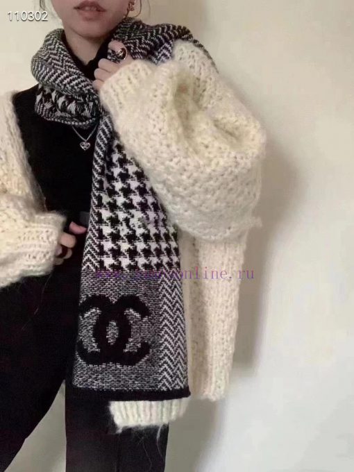 CHANEL Knitted Long Scarf is a top-notch original product that is unparalleled in beauty. Thd8m76vku