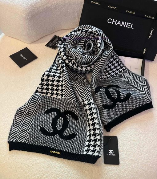CHANEL Knitted Long Scarf is a top-notch original product that is unparalleled in beauty. Thd8m76vku - Image 3