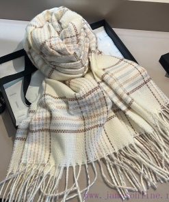Chanel Autumn/Winter 23 new scarf, plaid warm shawl, powder and rice colors, size 190 * 68</0y42ji90