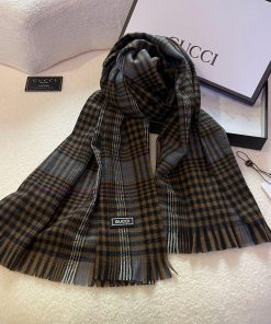 GucciGucci's top selling exterior has been a classic style for N years, with trendy scarves 0e2w823l