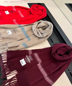 Burberry men's and women's scarves are highly praised and kept for themselves, a rare high-ezehjel4d