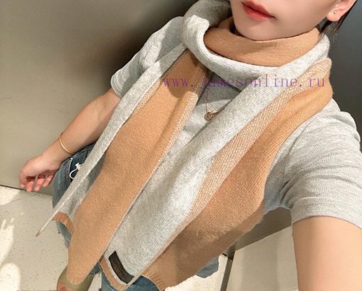 The new knitted scarf of L V2023 has a low-key luxury feel. It is a top-notch, soft and elita9vsxa6f - Image 2