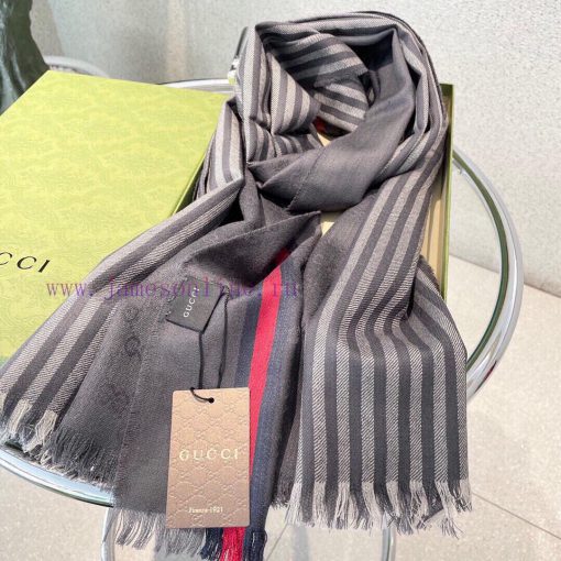 You can see for yourself how much Gucci23 year old things are. This new scarf does not requihhwmlqvz - Image 5