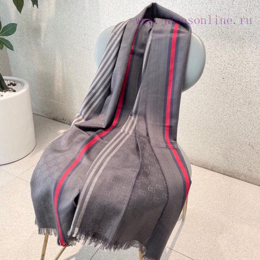 You can see for yourself how much Gucci23 year old things are. This new scarf does not requihhwmlqvz - Image 8