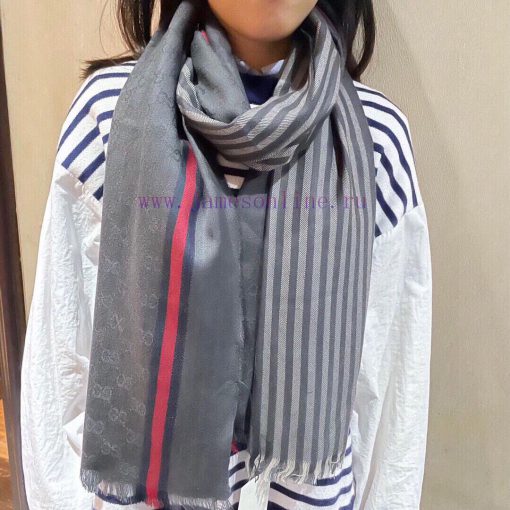 You can see for yourself how much Gucci23 year old things are. This new scarf does not requihhwmlqvz - Image 11