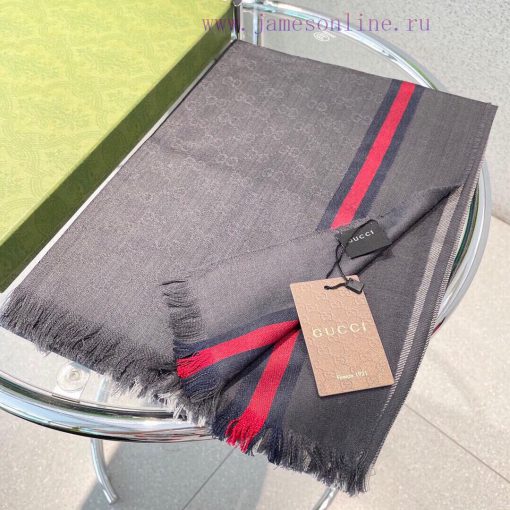 You can see for yourself how much Gucci23 year old things are. This new scarf does not requihhwmlqvz - Image 13