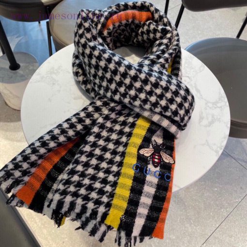 You can see for yourself how much Gucci23 year old things are. This scarf does not require tpmqzrkqx - Image 6