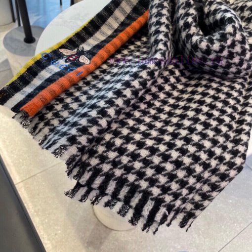 You can see for yourself how much Gucci23 year old things are. This scarf does not require tpmqzrkqx - Image 7