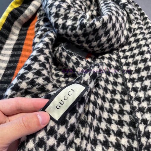 You can see for yourself how much Gucci23 year old things are. This scarf does not require tpmqzrkqx - Image 9