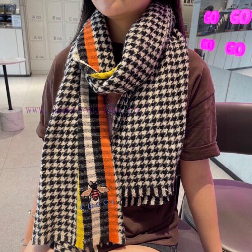 You can see for yourself how much Gucci23 year old things are. This scarf does not require tpmqzrkqx - Image 10