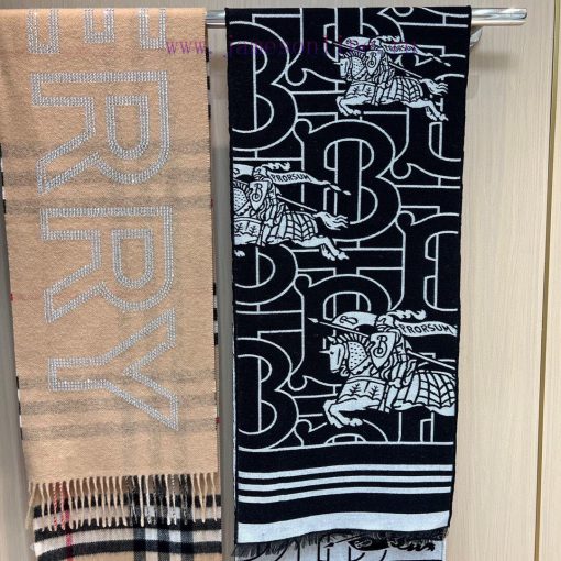 Italian made scarf, crafted from a soft blend of wool and cashmere fabric, providing excelle1on6w8z7 - Image 8