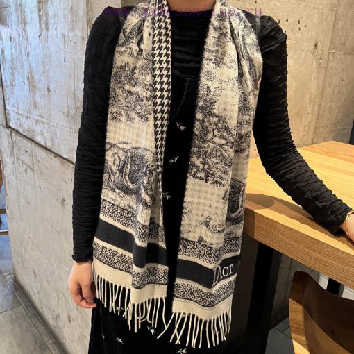 DIOR One Side Animal One Side Thousand Bird Element Long Scarf is a hot selling item, with dh91c5qay