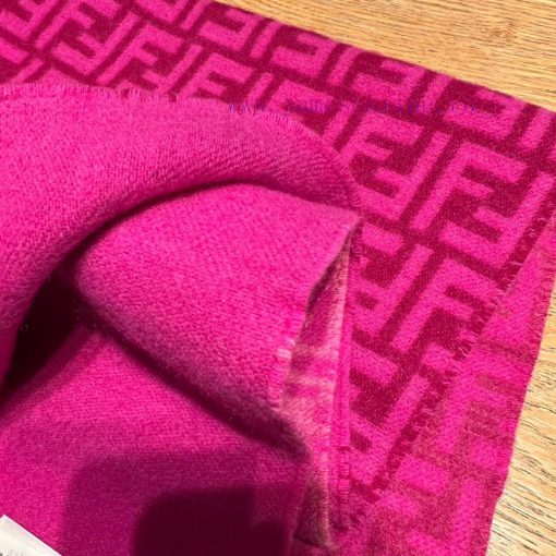 New gourmet Fendi, the hottest scarf in this year, is being snapped up all over the world. Iftfzadxm - Image 9