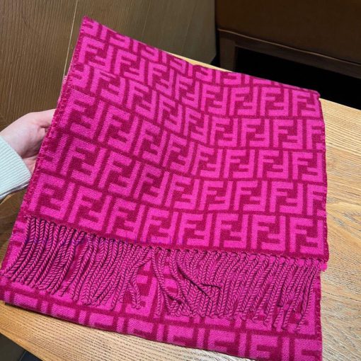 New gourmet Fendi, the hottest scarf in this year, is being snapped up all over the world. Iftfzadxm - Image 15