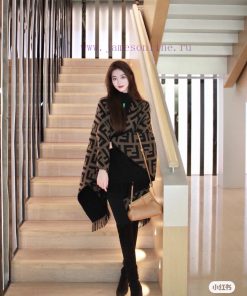 Fendi's latest classic FF letter element double-sided floral cape, a top of the line, costs 2qpkhf21