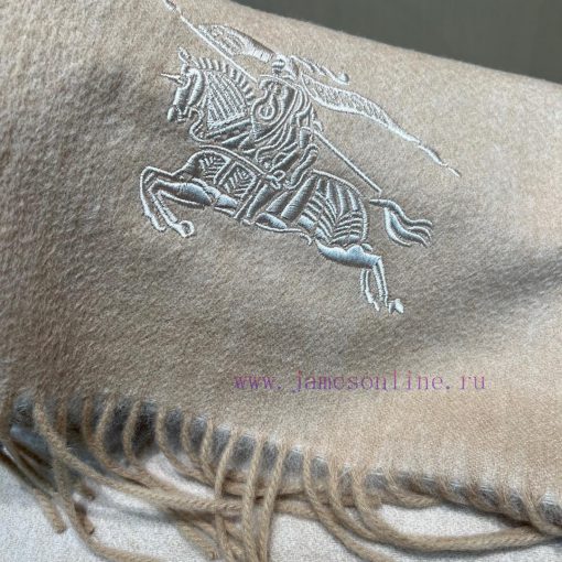 The new Burberry official website's two sided warhorse is a super versatile and versatile ityqh1rqeg - Image 7
