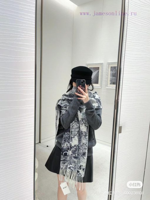 New color to this Sauvage printed scarf: A fresh interpretation of the classic D/ior patterngeip66g8 - Image 2