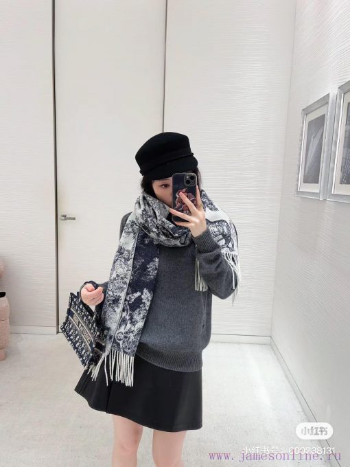 New color to this Sauvage printed scarf: A fresh interpretation of the classic D/ior patterngeip66g8 - Image 3