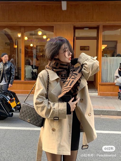 The most popular scarves of Fendi this year are being snapped up all over the world. They arqehdkxgq - Image 2