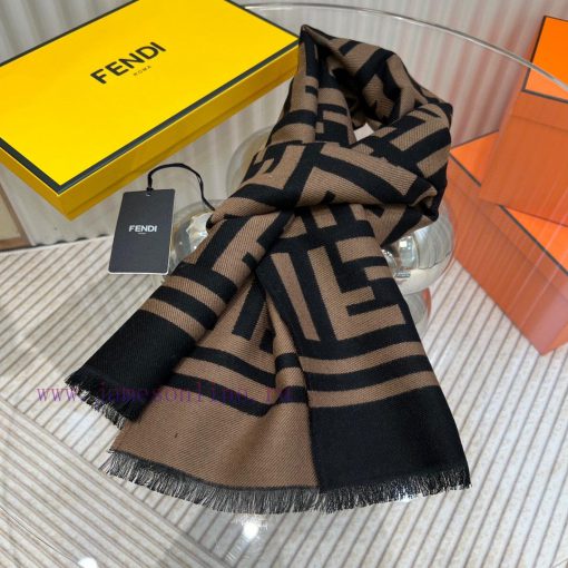 The most popular scarves of Fendi this year are being snapped up all over the world. They arqehdkxgq - Image 8
