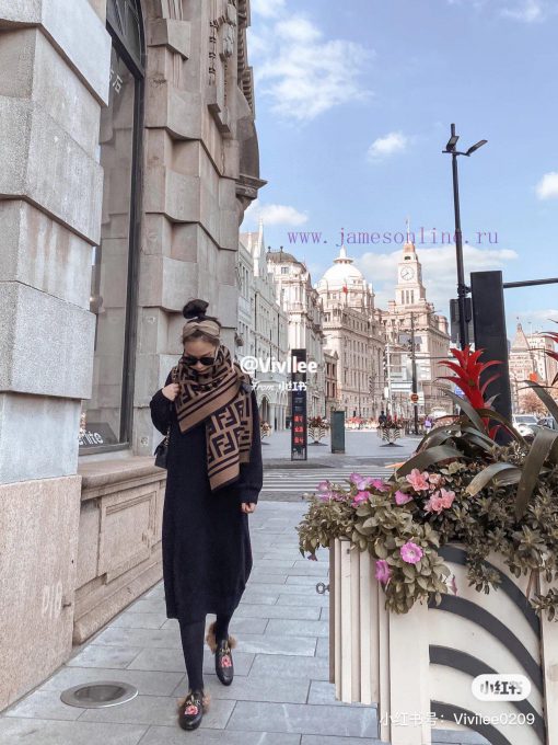 The most popular scarves of Fendi this year are being snapped up all over the world. They arqehdkxgq - Image 13
