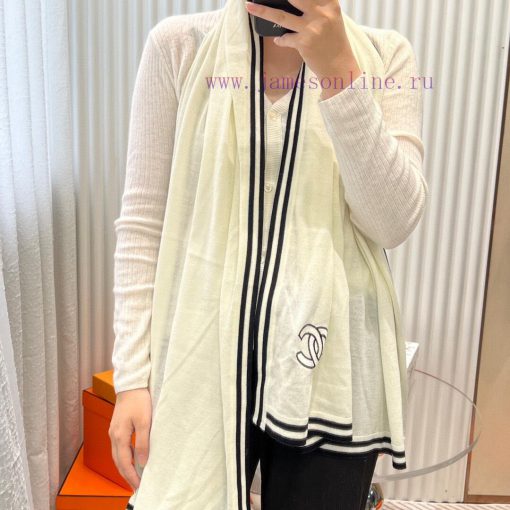 Chanel's classic and popular plain long scarf is highly recommended by VIPs. You must start tq36mwh7