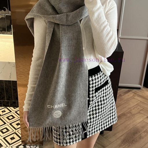 Chanel scarf is a literary and fresh style that is highly recommended for both gifting and pg7erj6ts - Image 3