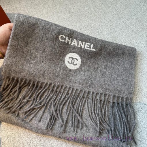 Chanel scarf is a literary and fresh style that is highly recommended for both gifting and pg7erj6ts - Image 5