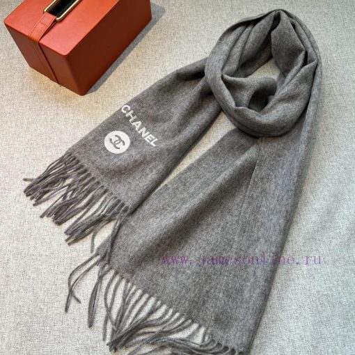 Chanel scarf is a literary and fresh style that is highly recommended for both gifting and pg7erj6ts - Image 9