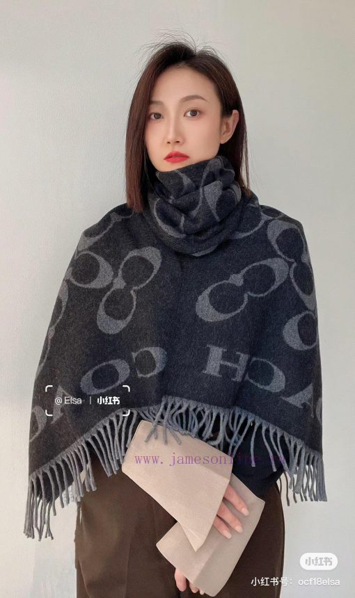 The classic COACH shawl looks great not only in terms of appearance but also in terms of quaf4st67mw - Image 3