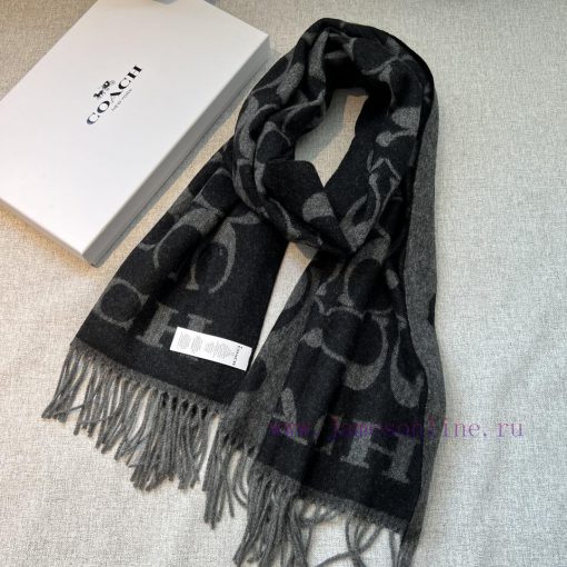 The classic COACH shawl looks great not only in terms of appearance but also in terms of quaf4st67mw - Image 9
