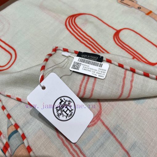 The new Hermes cashmere collection looks great and is highly recommended. We recommend the Hbea4fn2l - Image 7