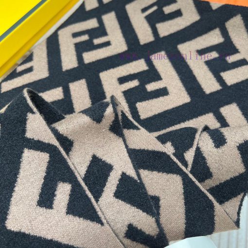 Fendi Knitted Scarf, a popular item on the internet that instantly connects everyone, exudesw80c2xog - Image 10