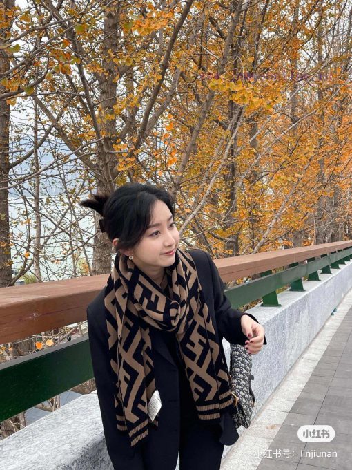 Fendi Knitted Scarf, a popular item on the internet that instantly connects everyone, exudesw80c2xog - Image 13