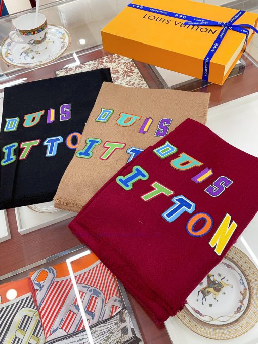 The stylish and versatile LV new NBA co branded long scarf is a must-have item for all seaso1riq1bim - Image 3