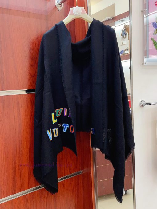The stylish and versatile LV new NBA co branded long scarf is a must-have item for all seaso1riq1bim - Image 4