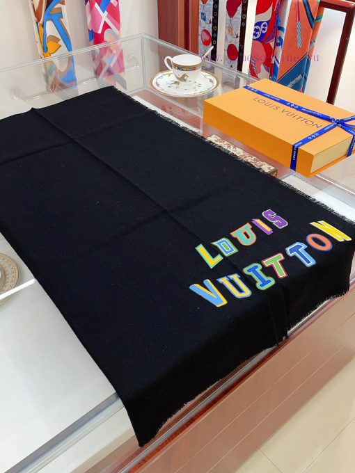 The stylish and versatile LV new NBA co branded long scarf is a must-have item for all seaso1riq1bim - Image 15