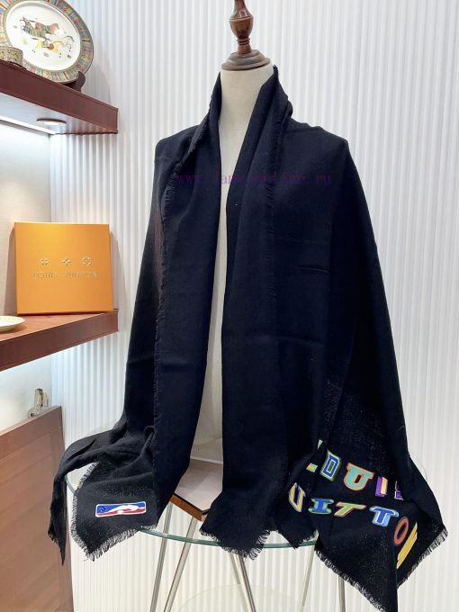 The stylish and versatile LV new NBA co branded long scarf is a must-have item for all seaso1riq1bim - Image 19