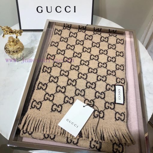 Gucci's double G letter interweaving pattern is reinterpreted as a complex jacquard design. vg591trv - Image 2