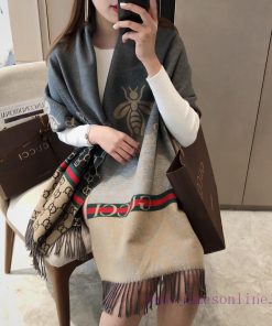 European version specializes in the new Gucci double-sided jacquard long scarf, with a fashi5umgwr0v
