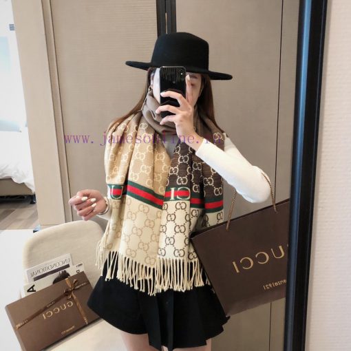 European version specializes in the new Gucci double-sided jacquard long scarf, with a fashi5umgwr0v - Image 5