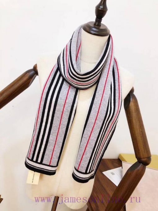 Burberry men's wool knitting is super weighty. Any man can handle it, whether it's a suit or0i8r4d2s