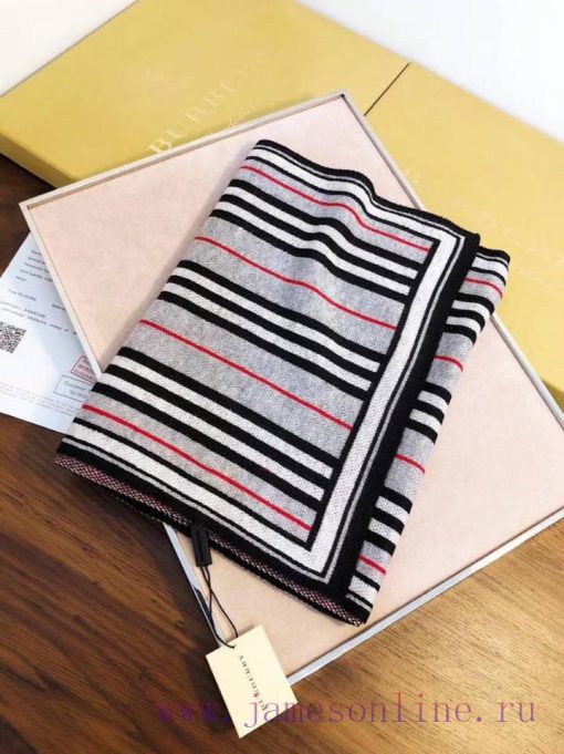 Burberry men's wool knitting is super weighty. Any man can handle it, whether it's a suit or0i8r4d2s - Image 13